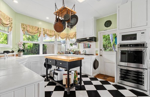 Eastern Honolulu House | Large Hawaiian Style Plantation property.