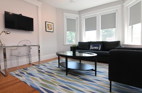 North Brookline Apartment | Large Studio w/Queen AND Sofa Bed.#38