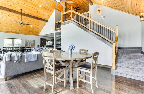 Lampe House | LARGELAKEFRONTLUXURY Steps 2 TableRockLake! 7Bdrm6.5Bath.Sleeps22 CloseAttractns