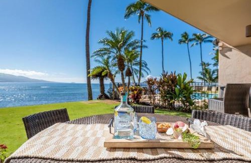 Wailuku House | Lauloa 105 · LOA 105 2BD OceanFront Getaway w AC Pool