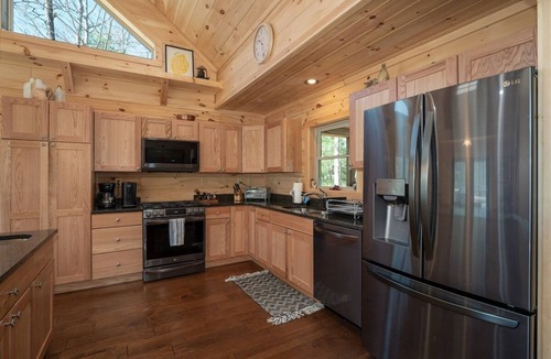 Brevard Cabin | Log Cabin, Fire-pit,Pool Table,Private, Ping-Pong