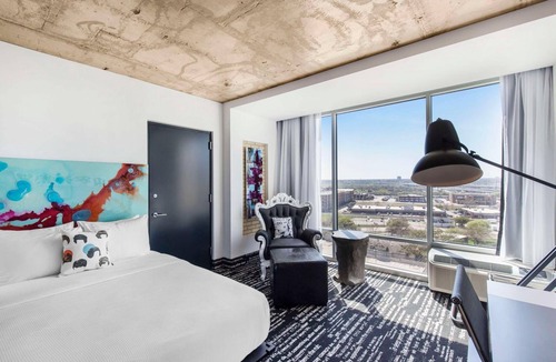 Cedars Hotel | Lorenzo by Hilton | 2 Queen | City Center 6 Min, Deep Ellum 7 Min | 2 Units