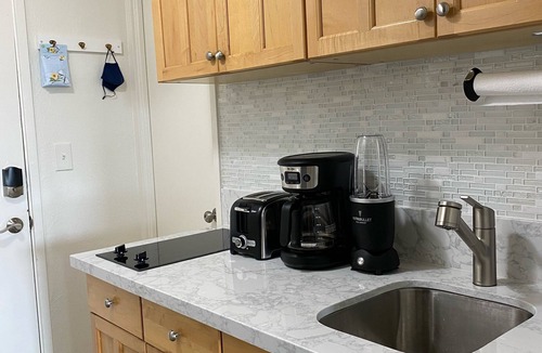 Diamond Head - Kapahulu - St. Louis Condo | Lovely Studio with Million Dollar View of Waikiki and close to everything!