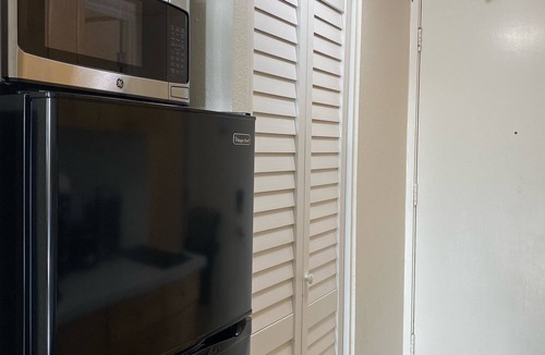 Diamond Head - Kapahulu - St. Louis Condo | Lovely Studio with Million Dollar View of Waikiki and close to everything!