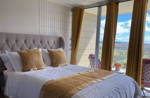 Diamond Head - Kapahulu - St. Louis Condo | Lovely Studio with Million Dollar View of Waikiki and close to everything!
