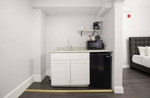Bay Village Apartment | Lower Level Studio, Stay Tonight!