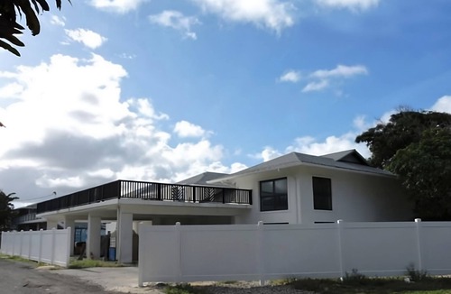 Kalama Tract House | Luxurious Kailua Mansion 2 min from the Beach - 6000 square feet