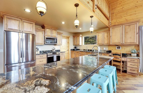 Steam Engine Meadows Cabin | Luxury Ski Cabin - Sleeps 25 - 2 Min to Lifts
