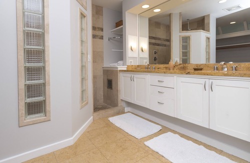 Makiki House | Magnificent Views & Privacy