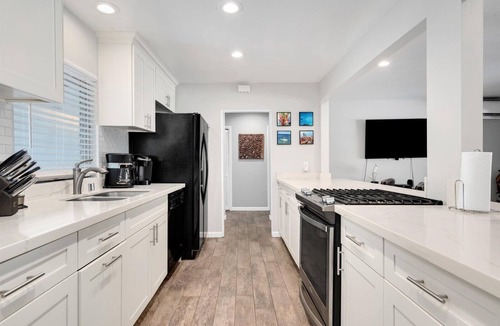 Portlock House | Marina front, private pool AND A/C! Available for Spring Break!