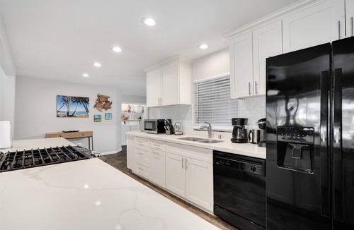 Portlock House | Marina front, private pool AND A/C! Available for Spring Break!
