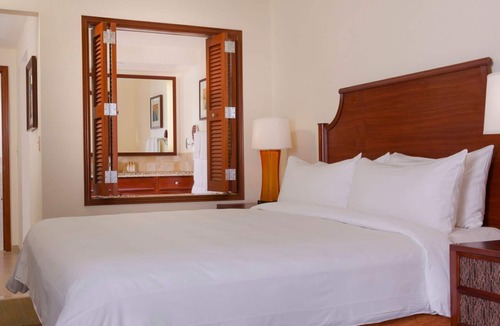 Ko Olina Resort | Marriott's Ko' Olina Beach Club (mountainview). Inquire first before booking.