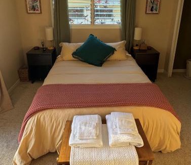Hilo House | Master Suite with Private Bath 15 min from beach