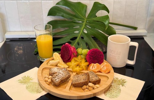 Kahana Hotel | Maui B&B - 3 Ensuite Rooms - Steps from Beach w AC
