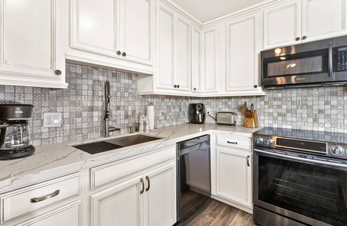 Kihei Condo | Maui Parkshore 414, Beautiful Remodel, Center Cut Top Floor, Amazing Ocean Views