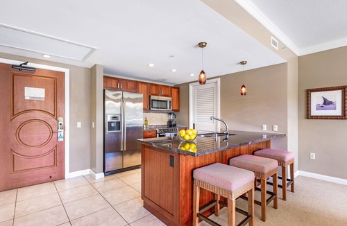 Kaanapali Condo | Maui Resort Rentals: Honua Kai - 4 Total Bedrooms, 5th floor Ocean AND West Maui Mountain Views