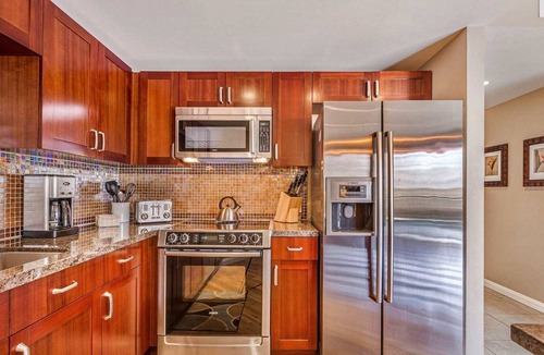 Honokowai Condo | Maui Resort Rentals: Honua Kai Konea 331 - Large Upgraded Studio w/Lush Courtyard and Peek-a-boo Ocean Views