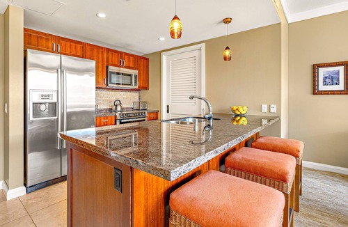 Lahaina Condo | Maui Resort Rentals: Honua Kai Hokulani 513 - Premier 5th Floor Interior Courtyard 1BR w/Gorgeous Ocean Views!