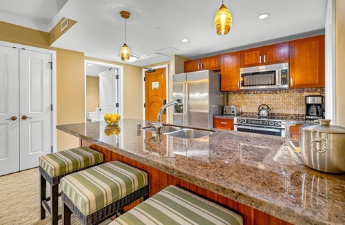 Lahaina Condo | Maui Resort Rentals: Honua Kai Hokulani 413 - 4th Floor Interior Courtyard 1BR w/Gorgeous Ocean Views!