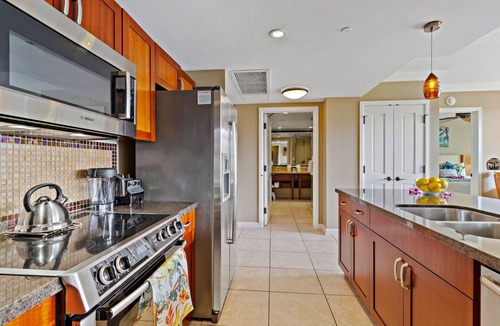 Kaanapali Condo | Maui Resort Rentals: Honua Kai Hokulani 618 - 6th Floor 1BR w/Partial Ocean & Mountain Views