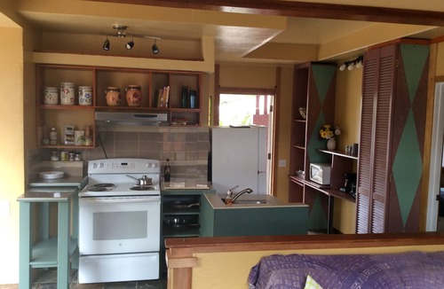 Kapoho Apartment | Mediteranean style 2BR Garden Apartment to block from the Ocean (Cliff)