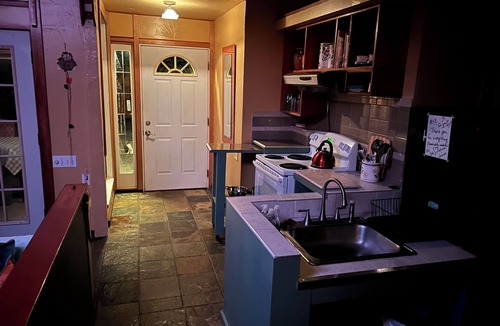 Kapoho Apartment | Mediteranean style 2BR Garden Apartment to block from the Ocean (Cliff)