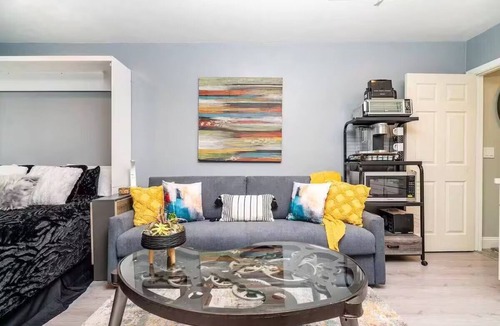 Vista Apartment | Melrose Exec Studio Queen + Bunk - Pet-Friendly
