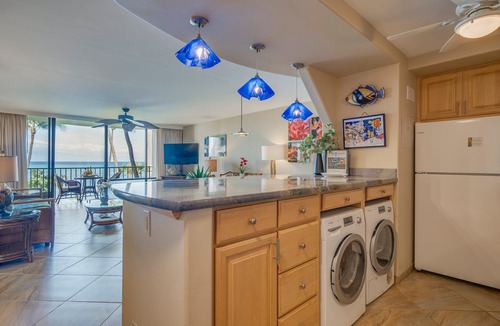 Kahana Condo | Mesmerizing sunset views from your private lanai