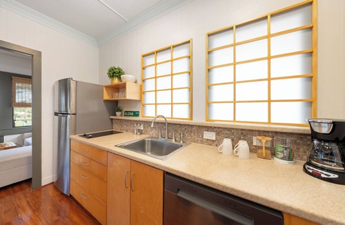Wailuku Condo | MKT 233A $299 Fall Specials at Remodel 3Bedroom Hawaiiana Guest House in Wailuku