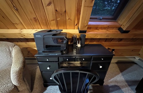 Intervale Cabin | Modern, 2 King, 4 BDRM Private Luxury Log Cabin, 5 Star, Family Friendly