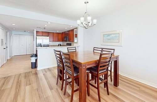 Villa Primera Condo | Modern 6th-floor condo with balcony, Gulf view, pool, hot tub, & gym