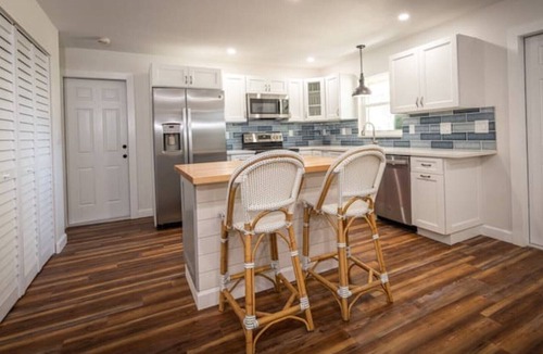 North River Shores House | Modern Farmhouse Retreat – Heated Pool & Close to Beaches!