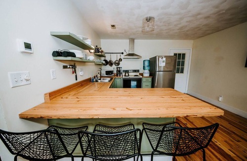 Battle Creek House | Modern Flat on Organic Farm