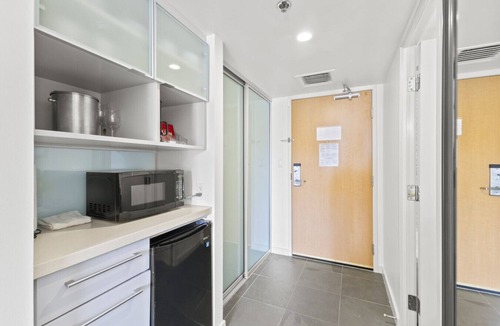 Ala Moana Apartment | Modern Hotel | Near Ala Moana, Balcony, Pool, Gym