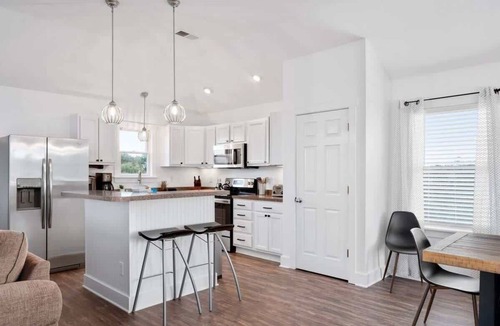 Colington House | Modern Peaceful 4 Bedroom & Hot Tub!