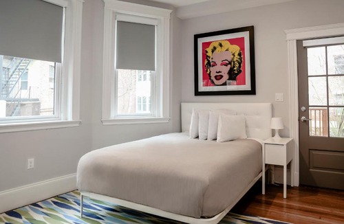 Griggs Park Apartment | Modern Studio, 15 min Train to Boston