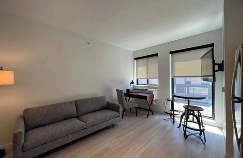 Hiawatha Apartment | Modern Sunny Micro 1BR Light Rail, Parks, MSP 305