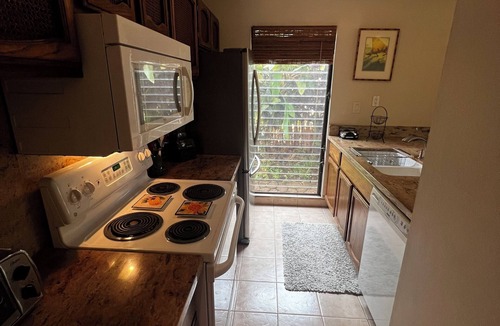 Maunaloa Condo | Molokai condo Pool/Spa, 2 bedrooms/2 bathrooms. Walking distance to the beach.