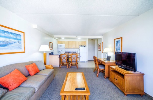 Diamond Head - Kapahulu - St. Louis Condo | Mountain View Condo, Near Beach + Free Parking!