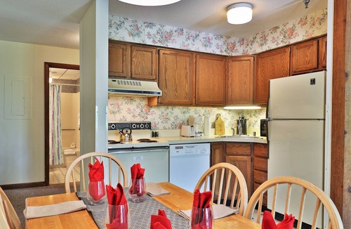 Killington Condo | Mt Green 2BR/2BA Condo: Close to Resort and Skiing. 3B7