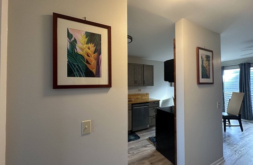 Hilo House | New, beautifully remodeled and tastefully furnished downtown Hilo apt