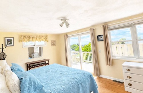 Point Judith House | NEW! Saltaire Retreat - Walk to Beach - Beautiful Sand Hill Cove