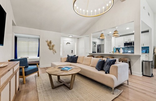 Frisco Villa | NEW-The Frisco Greek Villa-POOL-Sleeps 16-Close to PGA/The Star/Toyota Stadium