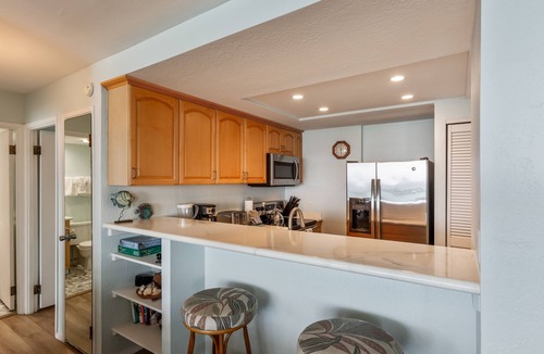 Kahana Apartment | Newly remodeled oceanfront condo with pool, lanai & private W/D - near beach