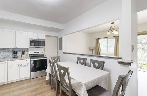 Kalihi Valley House | Newly renovated guest house with lush landscaping & gazebo