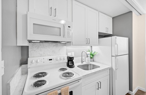 Waikiki Condo | Newly Renovated Ilikai Marina Condo - Near Beach!