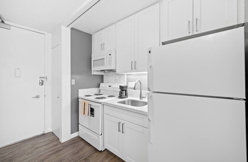 Waikiki Condo | Newly Renovated Ilikai Marina Condo - Near Beach!