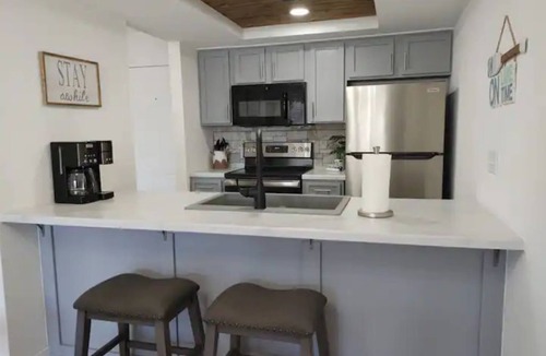 Kimberling City Condo | No Stairs 2 OutdoorPools/Indoor Pool Pickleball/Basketball/2 KidsParks