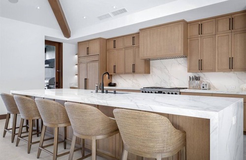Kaupulehu House | Noiulu One – Brand New Estate | Onsite Staff & Daily Housekeeping