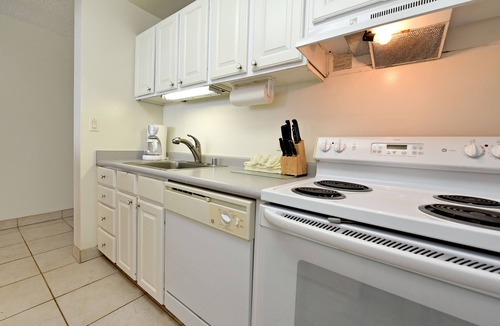 Kahana Condo | Ocean Front @ Great Price-8th Floor- Listen to Ocean from the Master Bedroom